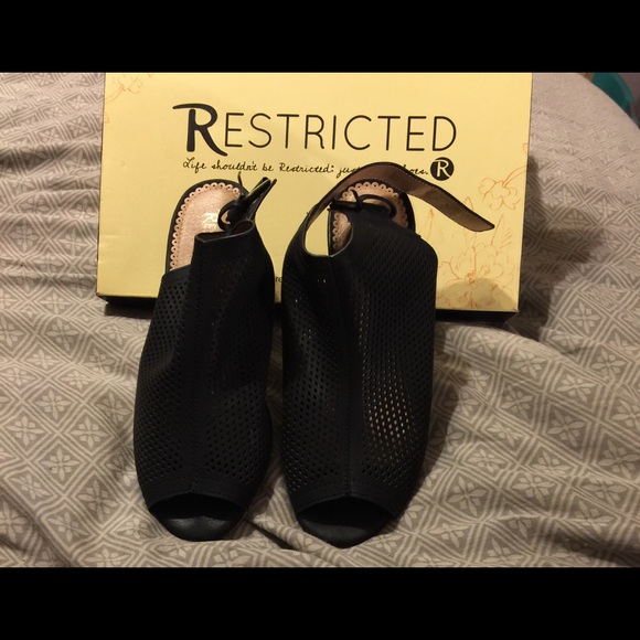 Restricted Black Size 6.5 Women’s Shoes Mesh top - Picture 3 of 7